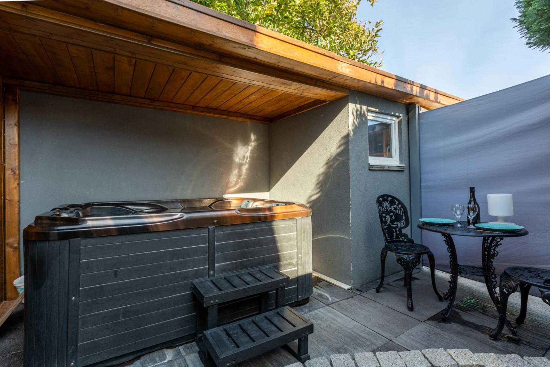 Gites Spa Strasbourg - Studio Romantique, Jacuzzi, Sauna, Terrasse Privee Furdenheim Exteriör bild